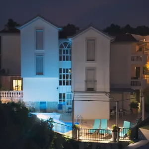 https://villa-mirjana-trogir.splithotels.org